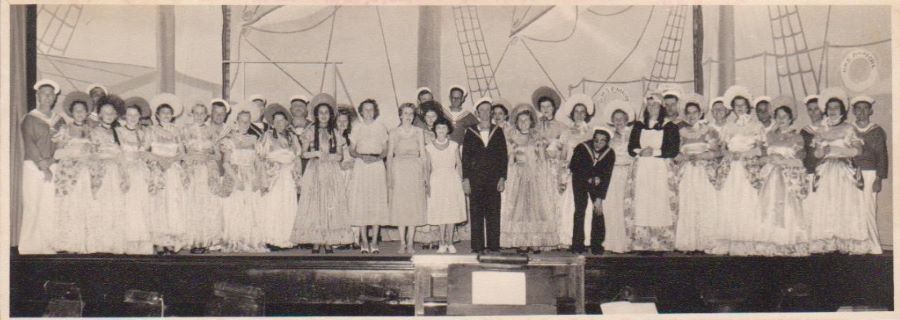The cast of HMS Pinafore